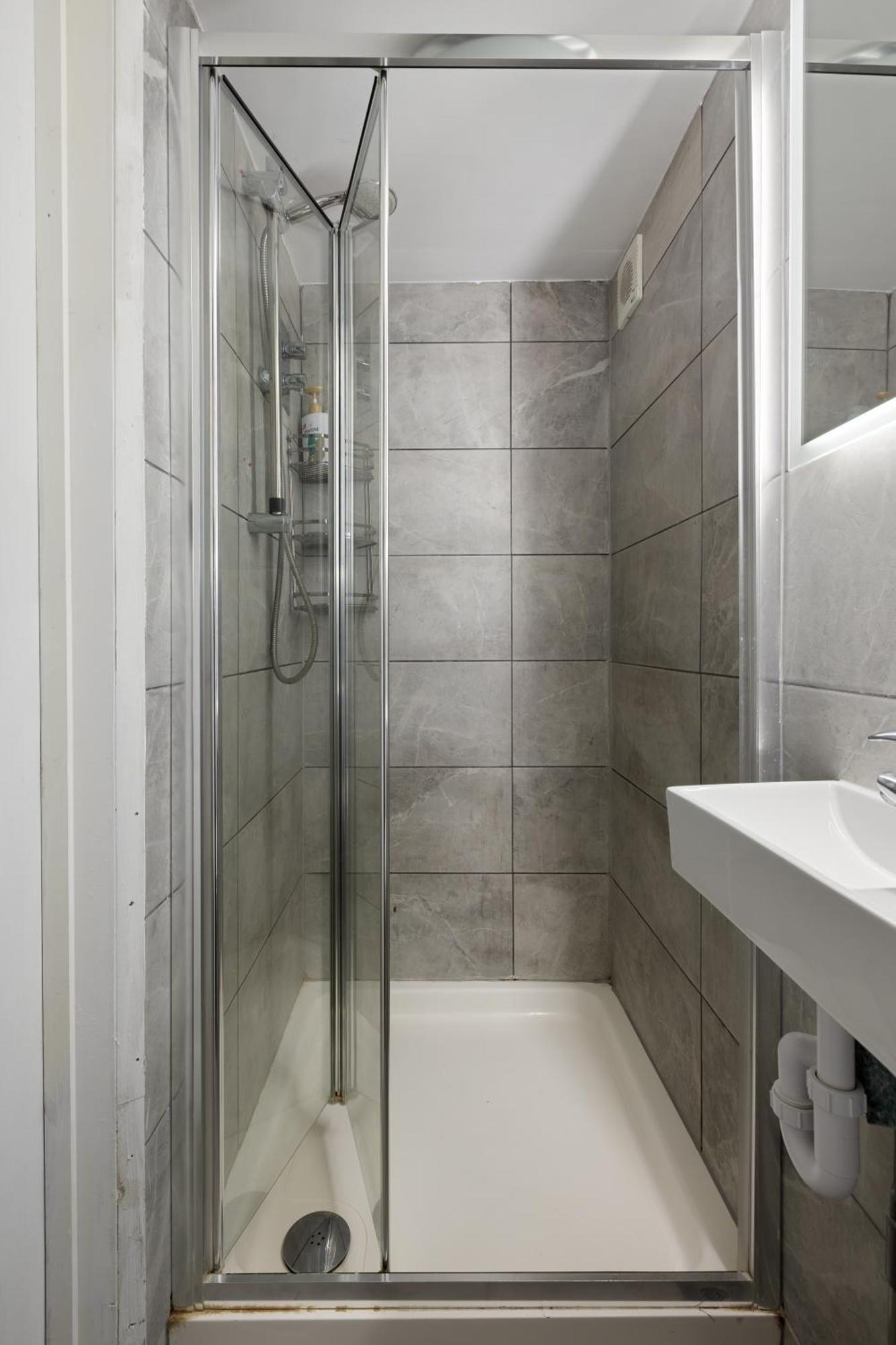Апартаменты Modern Flat & Balcony In Historic West Kensington Лондон Экстерьер фото